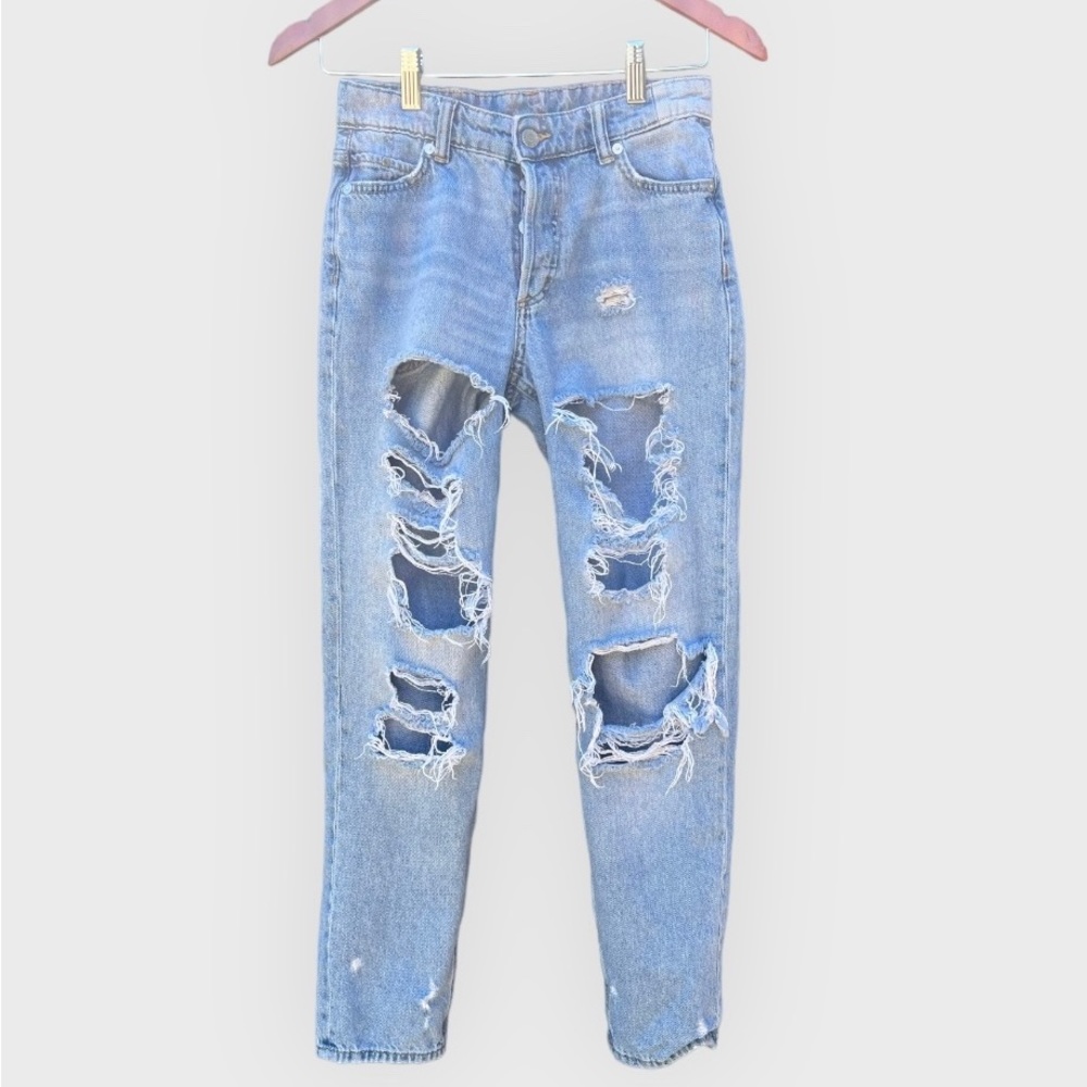 & Denim from H&M / Boyfriend Low Waist / Size 0 / Button Fly Distressed